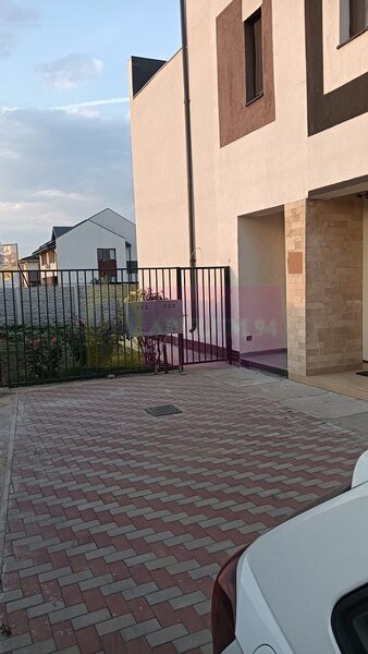 Vila tip  duplex Otopeni- 23 August.
